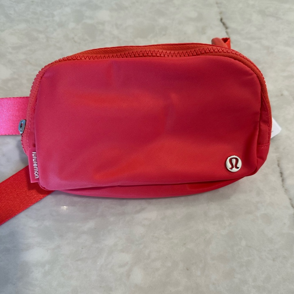 NWT Everywhere Belt Bag - Pale Raspberry